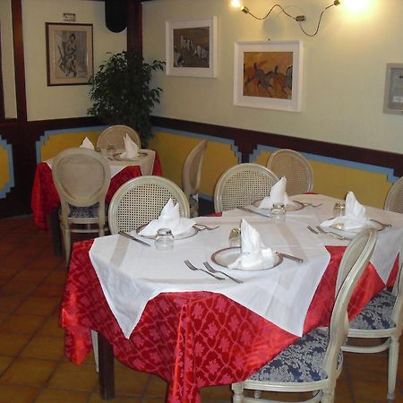 Hotel Girasole Civitanova Marche Bagian luar foto