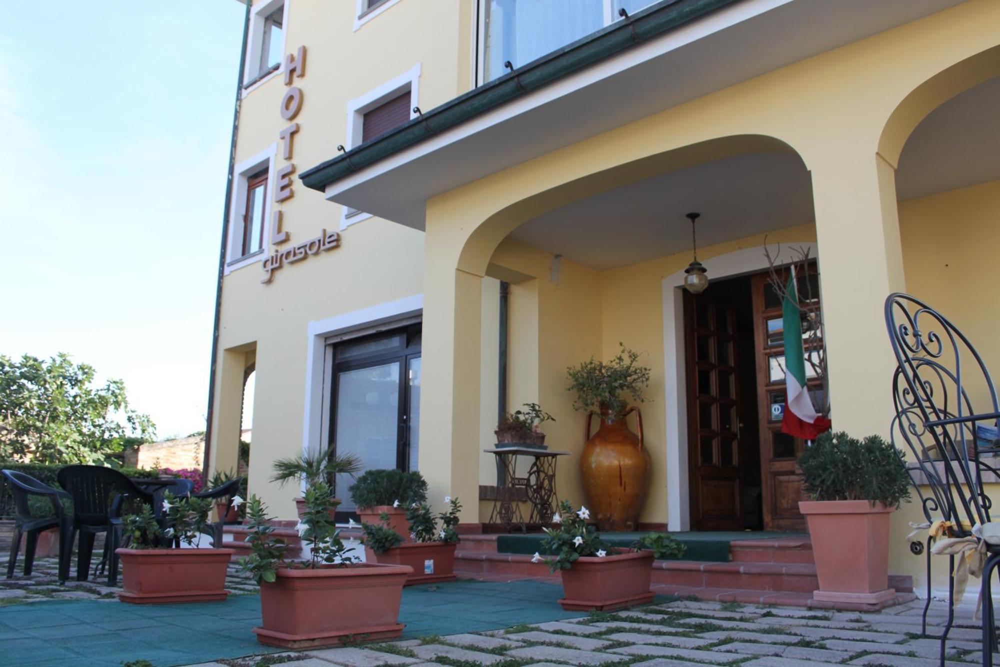 Hotel Girasole Civitanova Marche Bagian luar foto