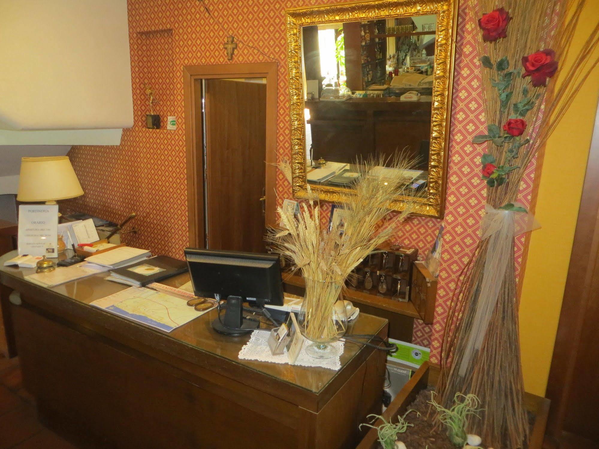 Hotel Girasole Civitanova Marche Bagian luar foto