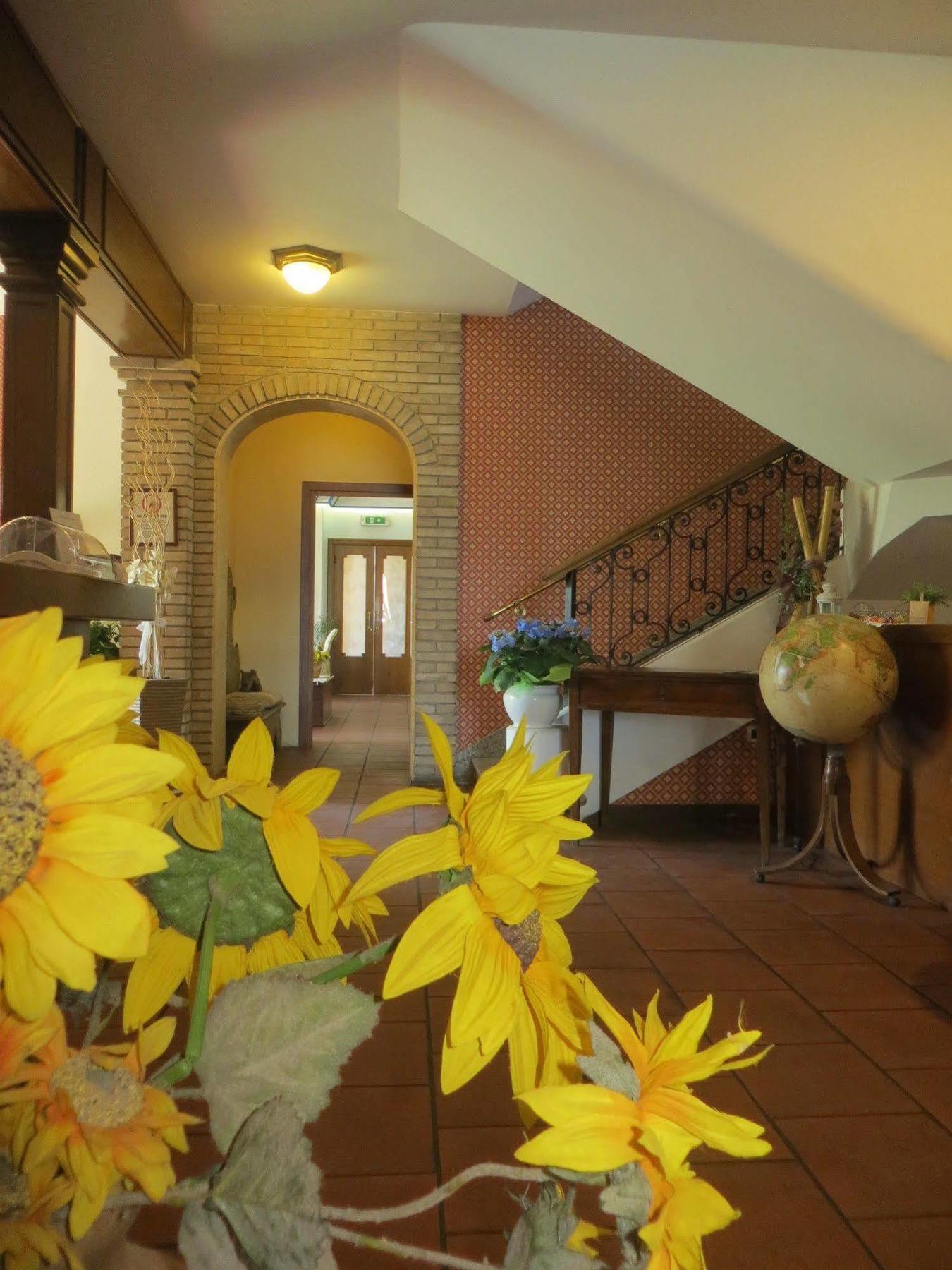 Hotel Girasole Civitanova Marche Bagian luar foto