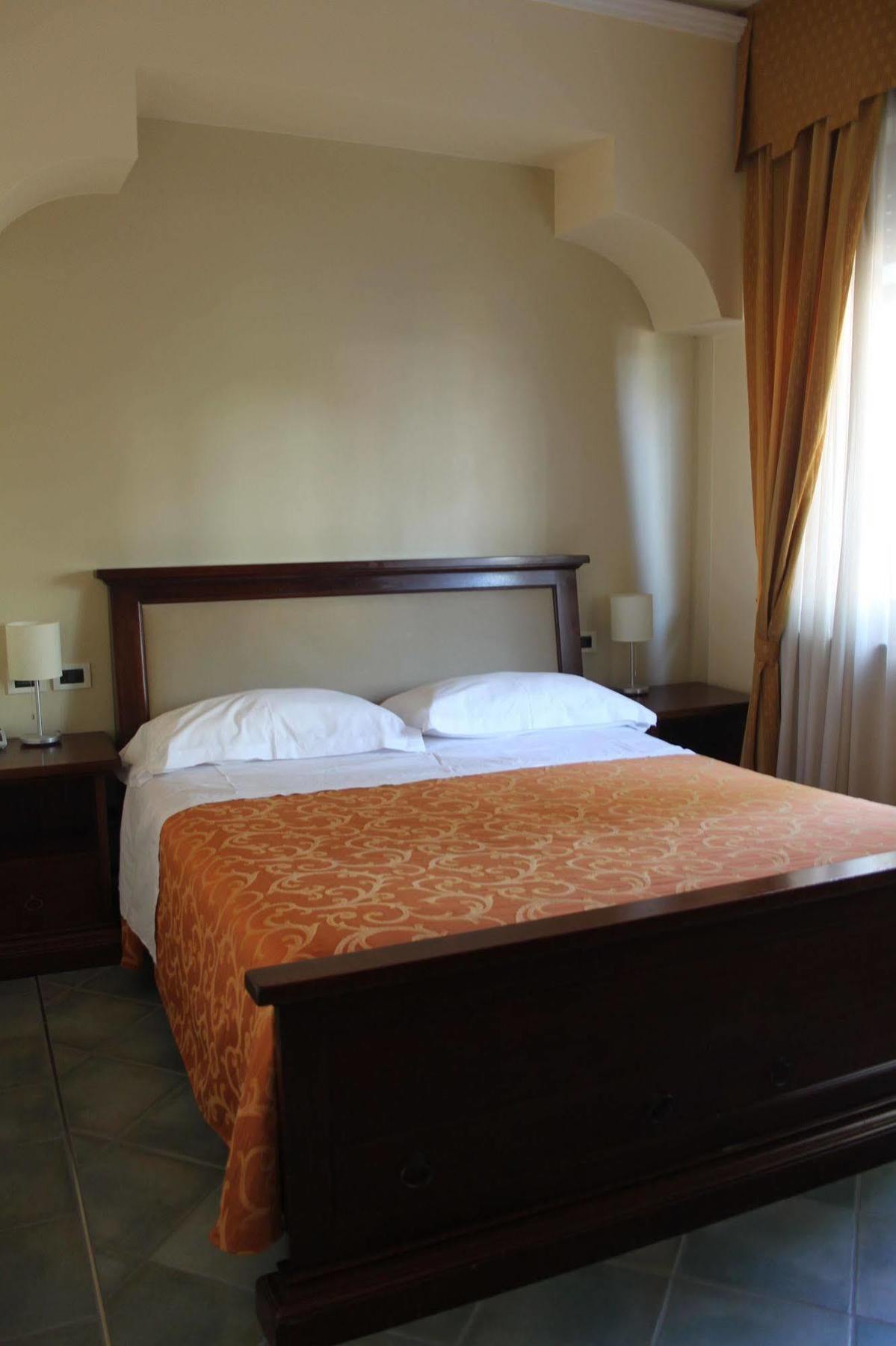 Hotel Girasole Civitanova Marche Bagian luar foto